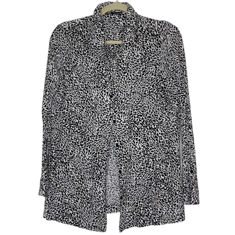 Zara- black and white Long sleeve buttoned down top. Size S